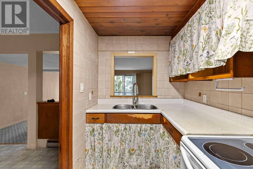 24 - 40 Victoria Crescent — photo 17 of 36