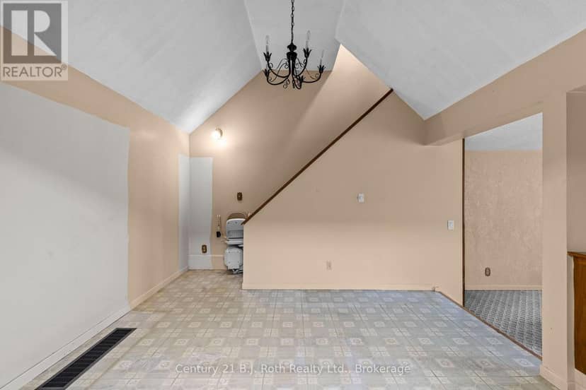 24 - 40 Victoria Crescent — photo 18 of 36