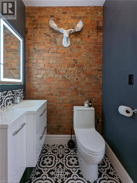 158 HUNTER Street E — photo 18 of 27