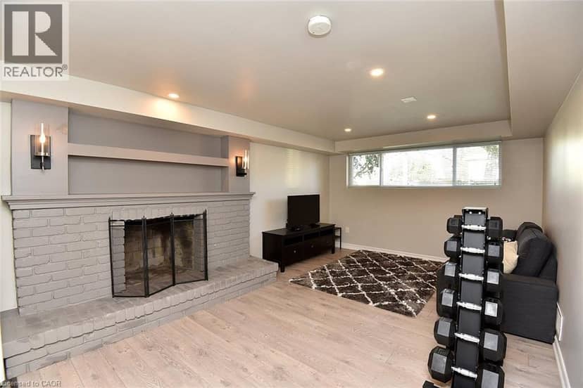 699 CASTLEGUARD Crescent — photo 40 of 40