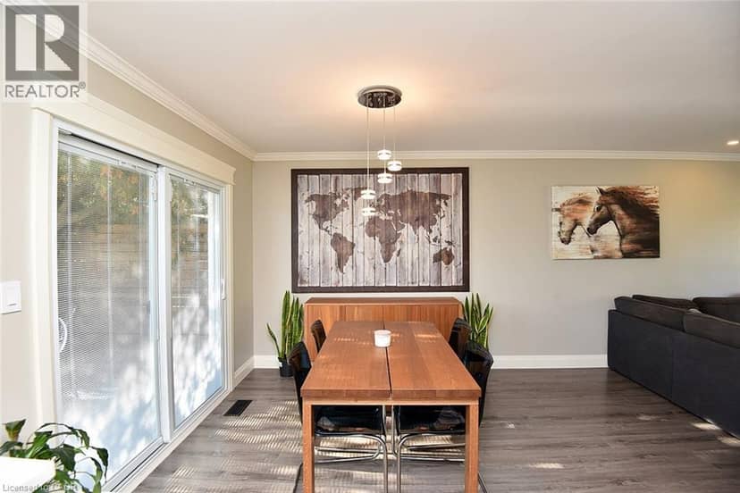 699 CASTLEGUARD Crescent — photo 16 of 40