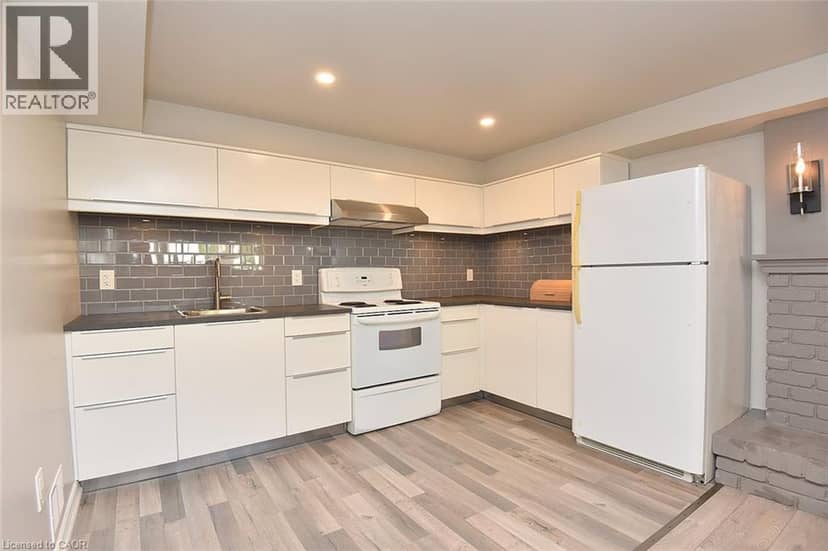 699 CASTLEGUARD Crescent — photo 36 of 40