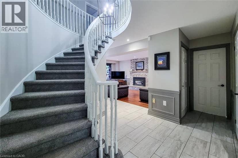 29 WOODSIDE Square — photo 12 of 40