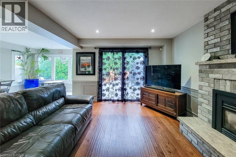 29 WOODSIDE Square — photo 17 of 40