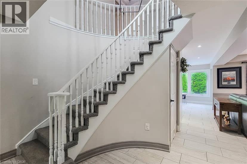 29 WOODSIDE Square — photo 31 of 40