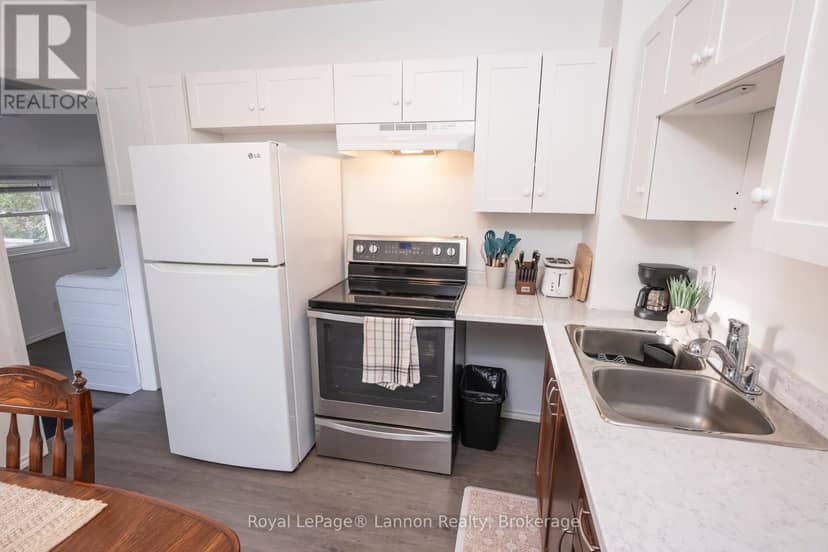 1105 Brown Street — photo 13 of 19