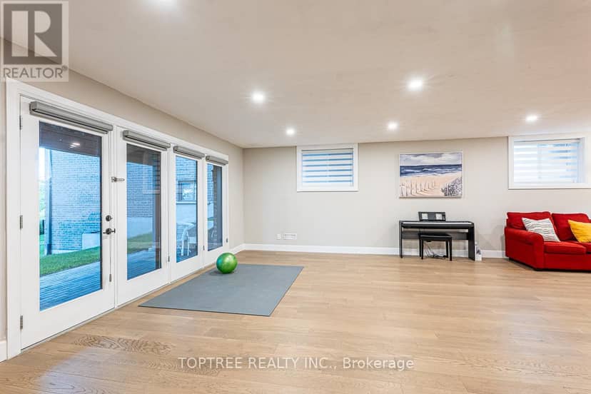 29 - 2290 Torrey Pines Way — photo 26 of 39