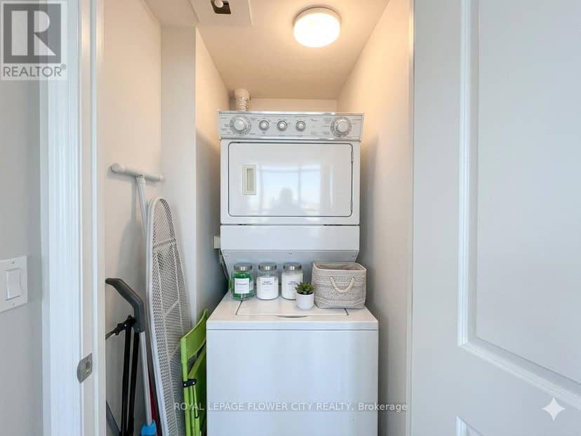 1405 - 90 Absolute Avenue — photo 6 of 15