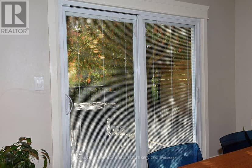 699 Castleguard Crescent — photo 14 of 40