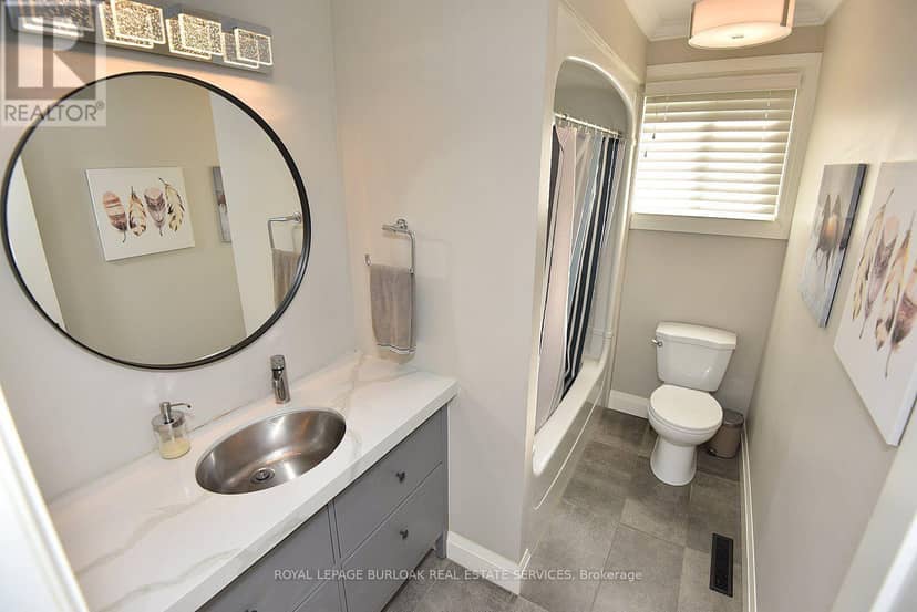 699 Castleguard Crescent — photo 34 of 40