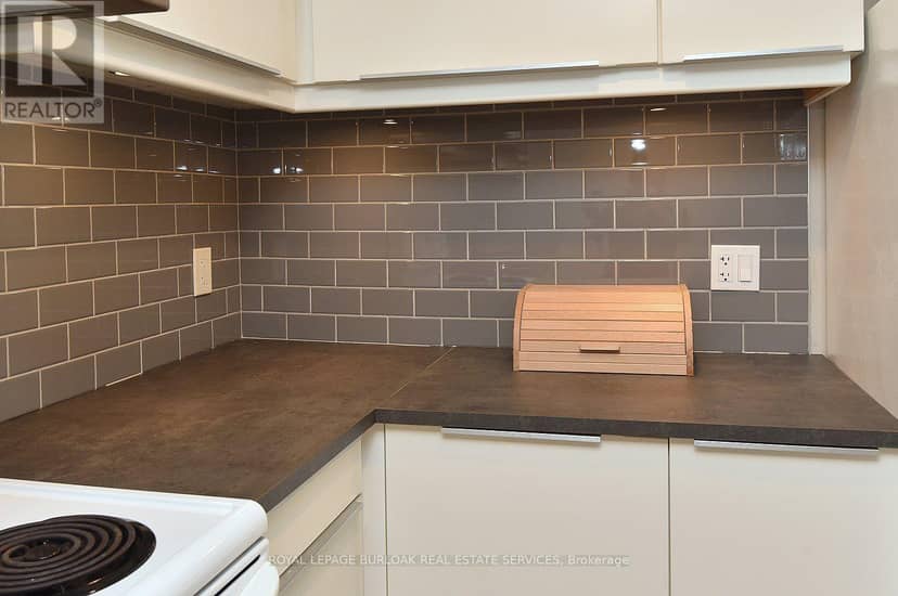 699 Castleguard Crescent — photo 35 of 40