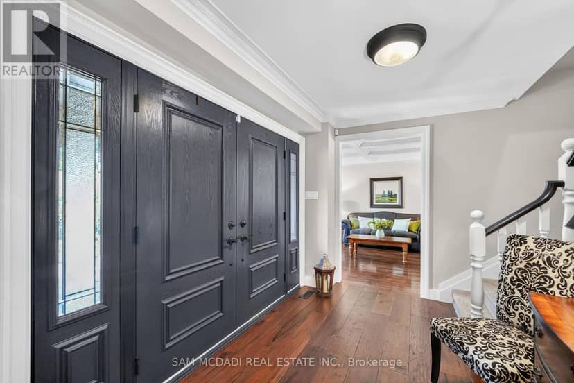 21 Kenninghall Boulevard — photo 17 of 40