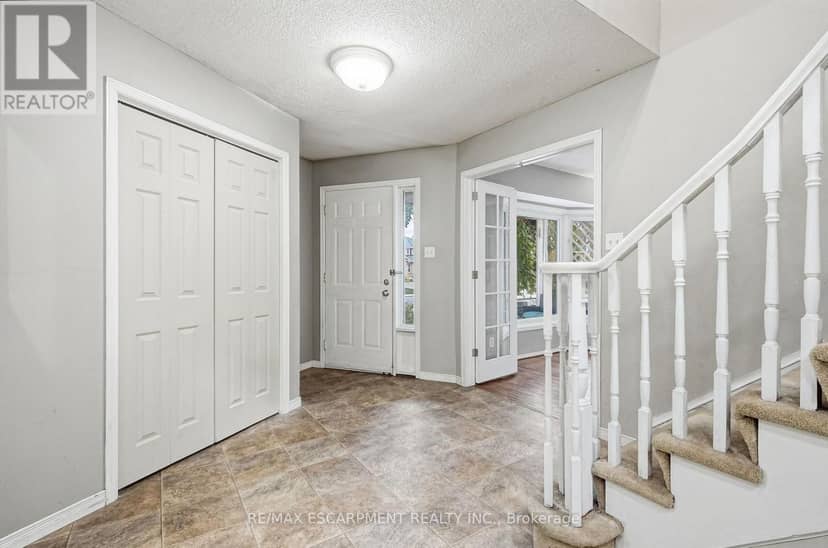 18 Rowntree Drive — photo 5 of 40