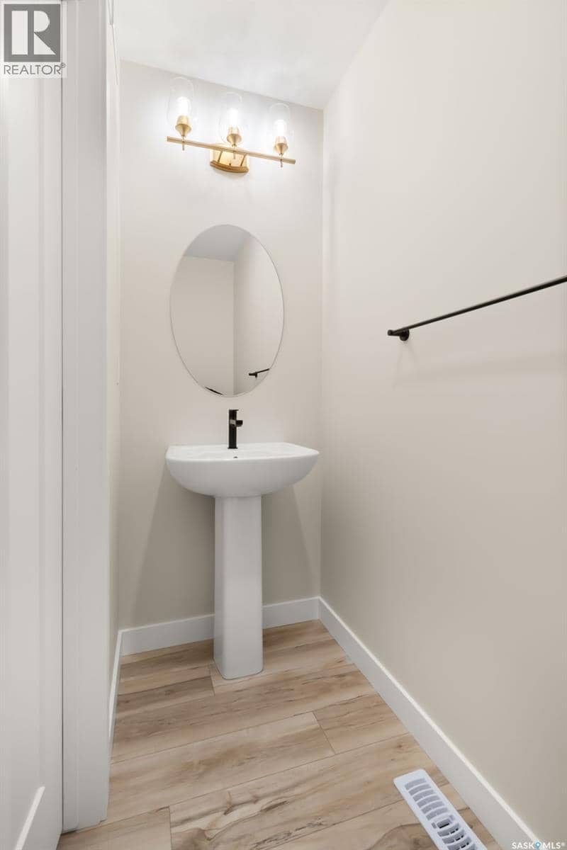 4804 Ferndale CRESCENT — photo 13 of 25