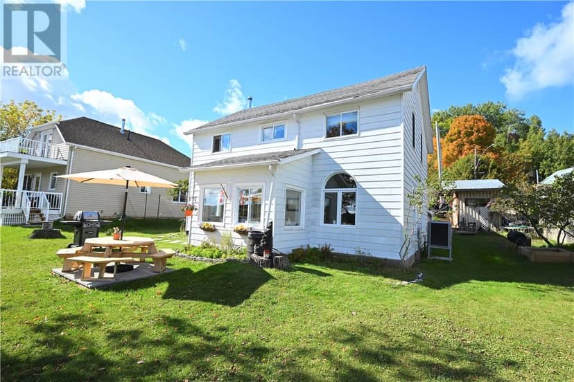 4 Thorburn — photo 3 of 40