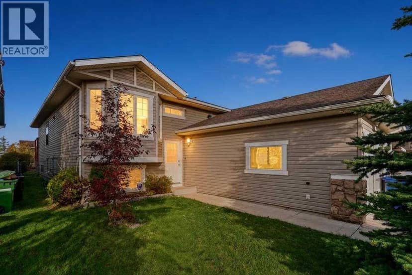445 Stonegate Way NW, Airdrie, photo 2