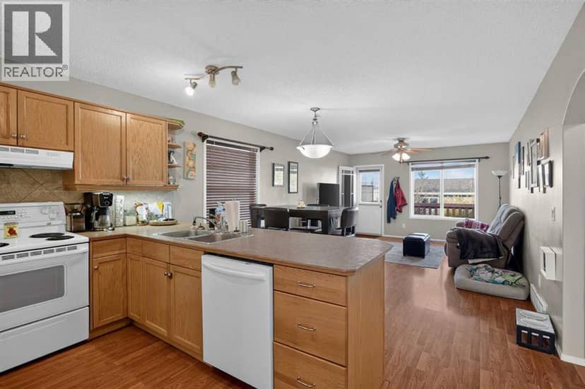 445 Stonegate Way NW, Airdrie, photo 3