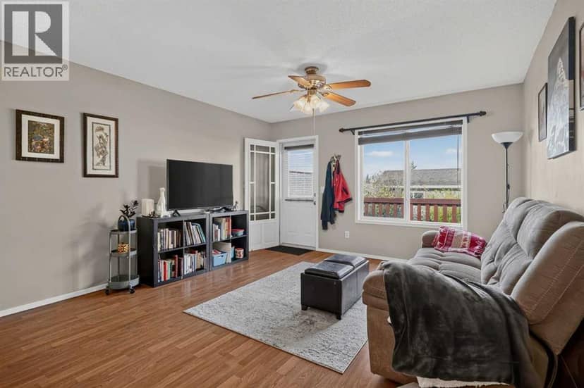 445 Stonegate Way NW, Airdrie, photo 5