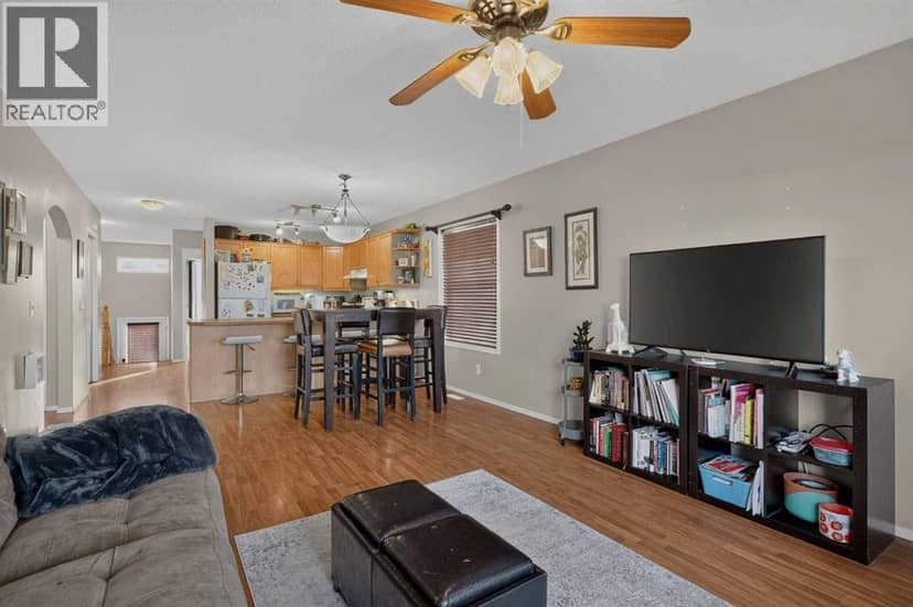 445 Stonegate Way NW, Airdrie, photo 8