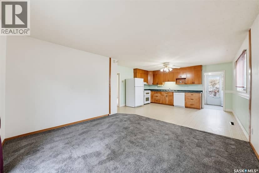 213 Stevens AVENUE — photo 3 of 27