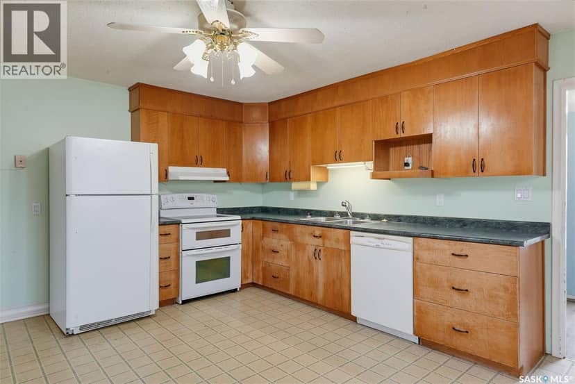 213 Stevens AVENUE — photo 5 of 27