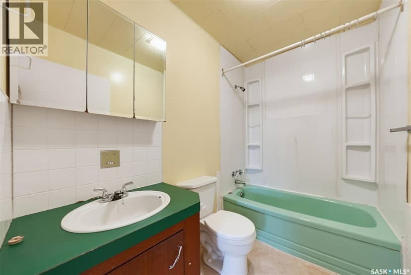 213 Stevens AVENUE — photo 9 of 27