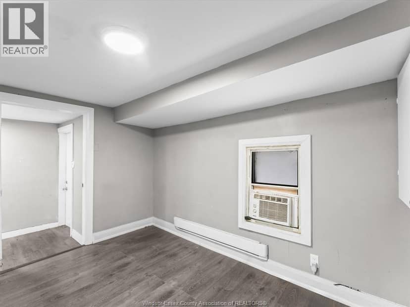 446 WYANDOTTE STREET West — photo 12 of 40
