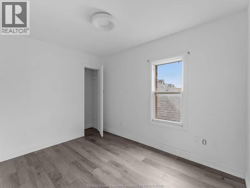 446 WYANDOTTE STREET West — photo 33 of 40
