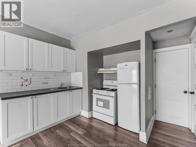 446 WYANDOTTE STREET West — photo 4 of 40