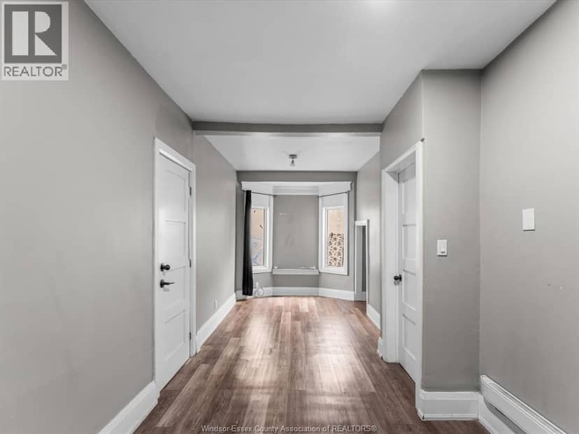 446 WYANDOTTE STREET West — photo 7 of 40