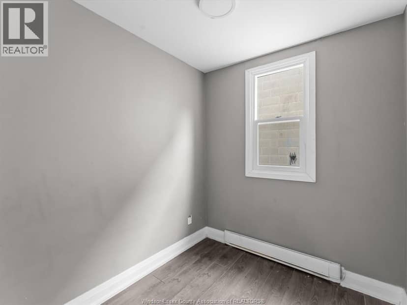 446 WYANDOTTE STREET West — photo 8 of 40