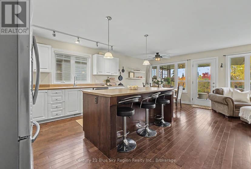 1016 Airport Road, North Bay, photo 8