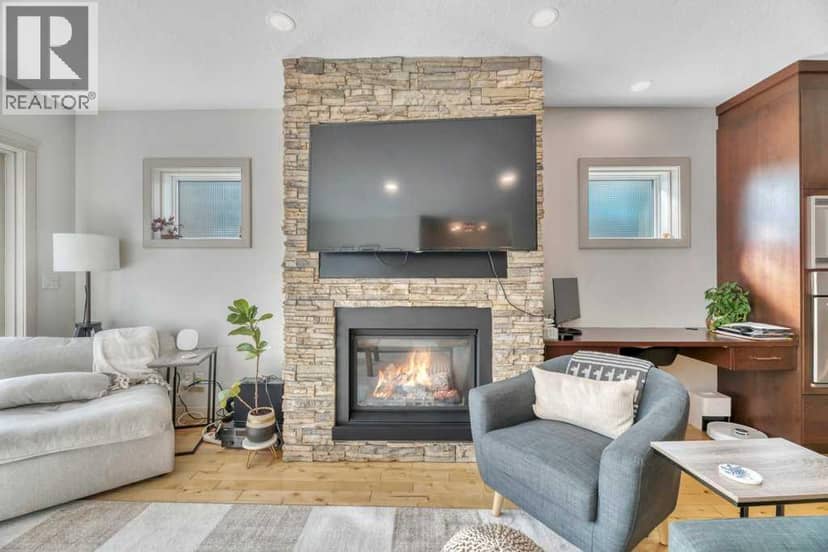 202, 814 Memorial Drive NW — photo 9 of 35