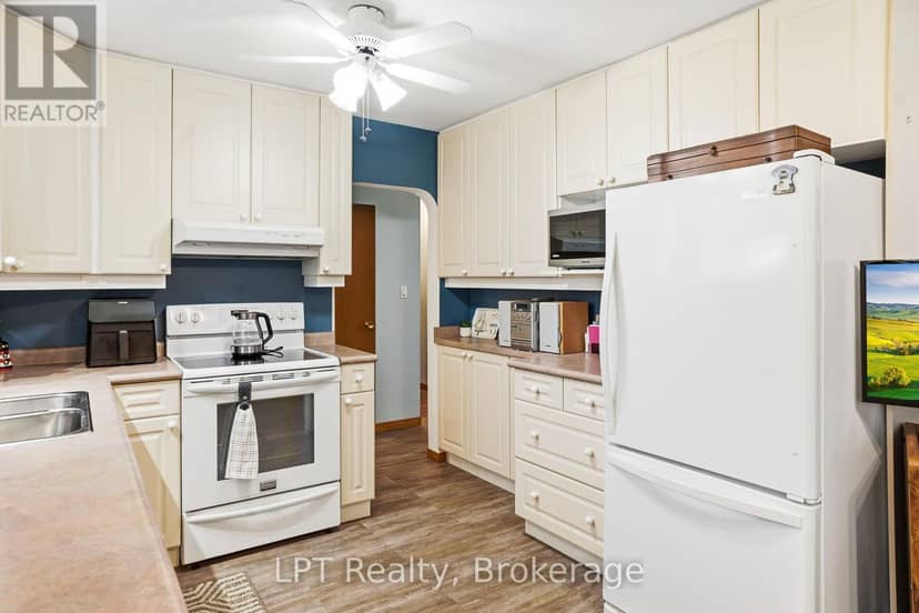 463 Frank Street — photo 12 of 40