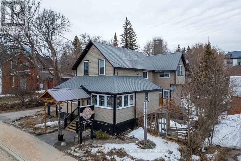 156 Ontario Street, Burk's Falls, photo 2