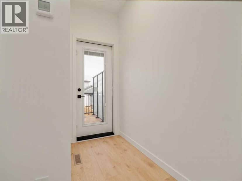 3018 47 Street S — photo 9 of 27