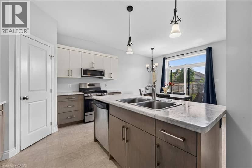 32 ASHBERRY Place — photo 17 of 38