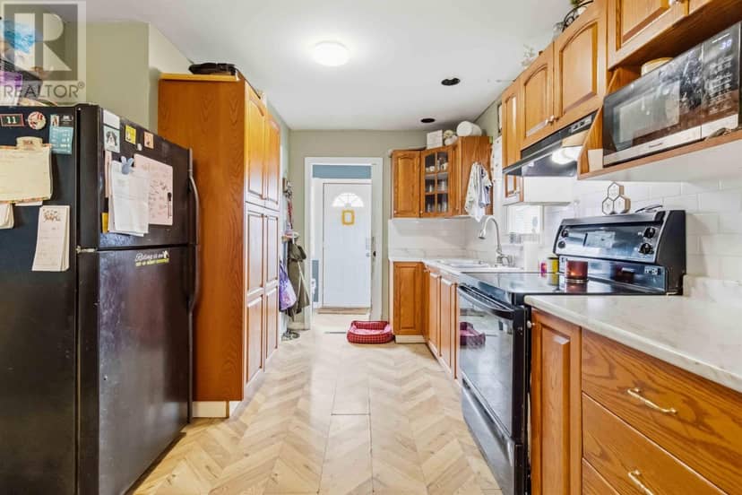 55 Coronation Avenue — photo 10 of 28