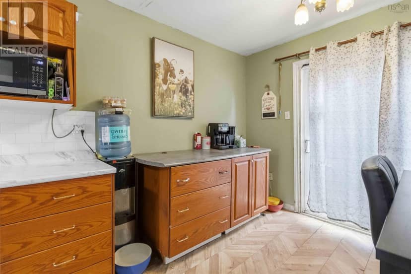 55 Coronation Avenue — photo 12 of 28