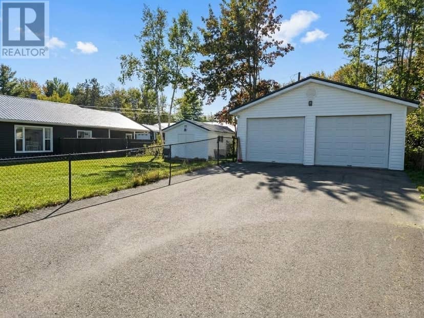 158 Woodlawn Drive — photo 23 of 32