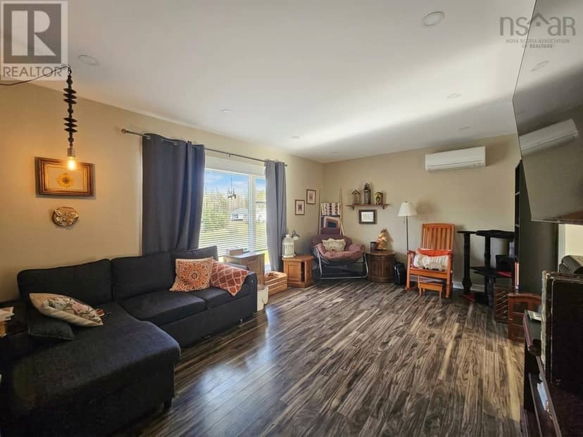 158 Woodlawn Drive — photo 9 of 32