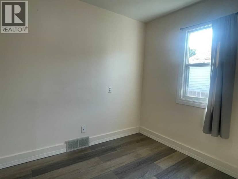 5306 50 Street — photo 15 of 25