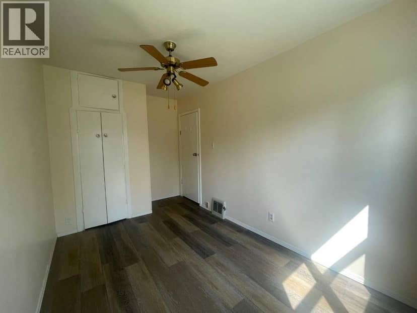 5306 50 Street — photo 13 of 25