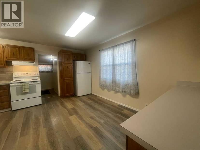 5306 50 Street, Camrose, photo 8