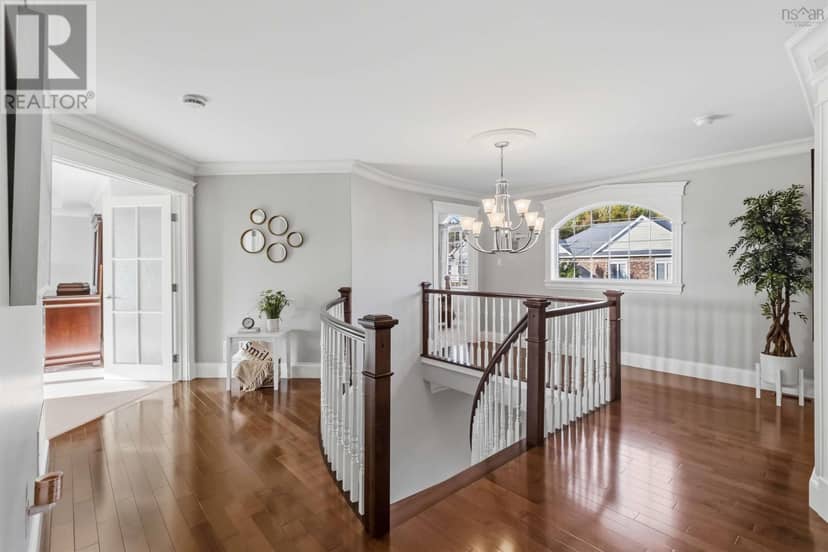 288 Bellbrook Crescent — photo 18 of 40