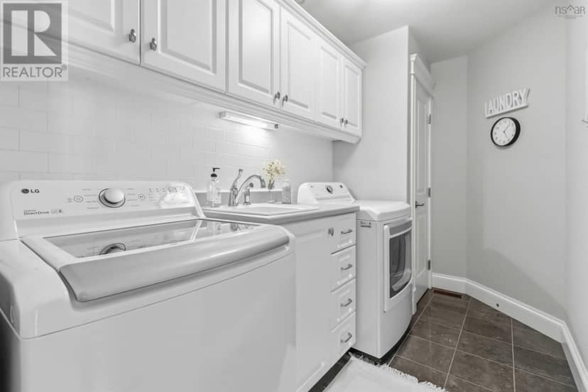 288 Bellbrook Crescent — photo 30 of 40
