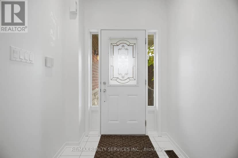 582 Plantation Gate, Newmarket, photo 5