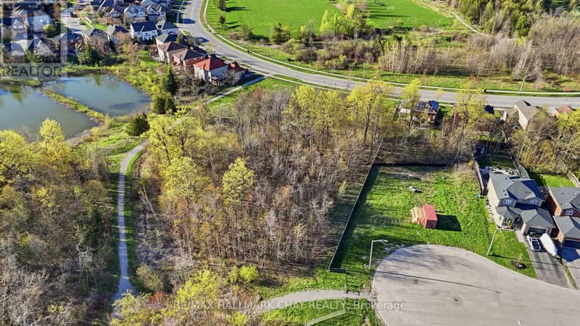 18 Prince Edward Place, Barrie, photo 2