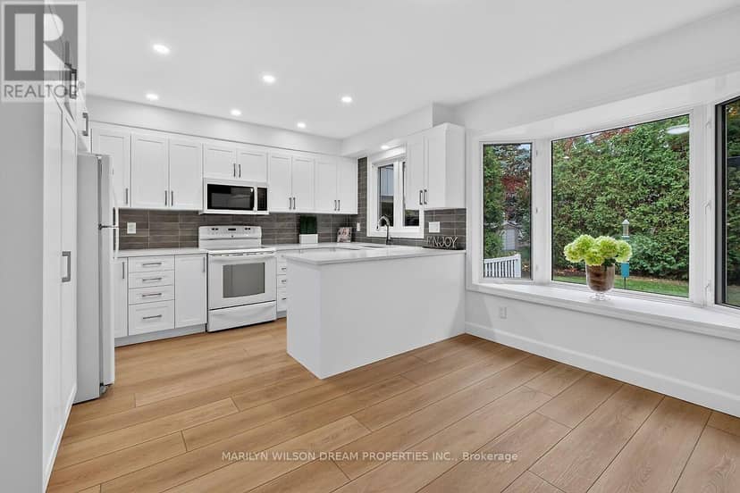 121 St Laurent Boulevard — photo 10 of 40