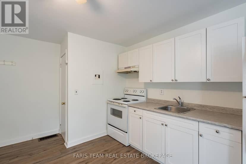 116 Albert Street S — photo 12 of 37